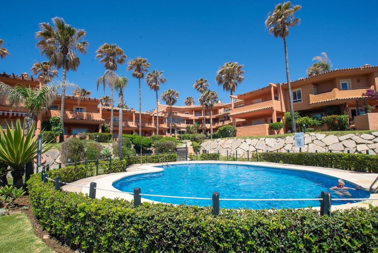 אסטפונה Fantastic Beachfront Apartment מראה חיצוני תמונה