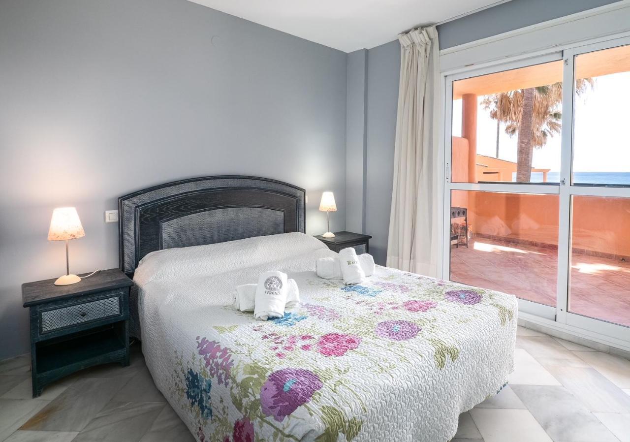 אסטפונה Fantastic Beachfront Apartment מראה חיצוני תמונה