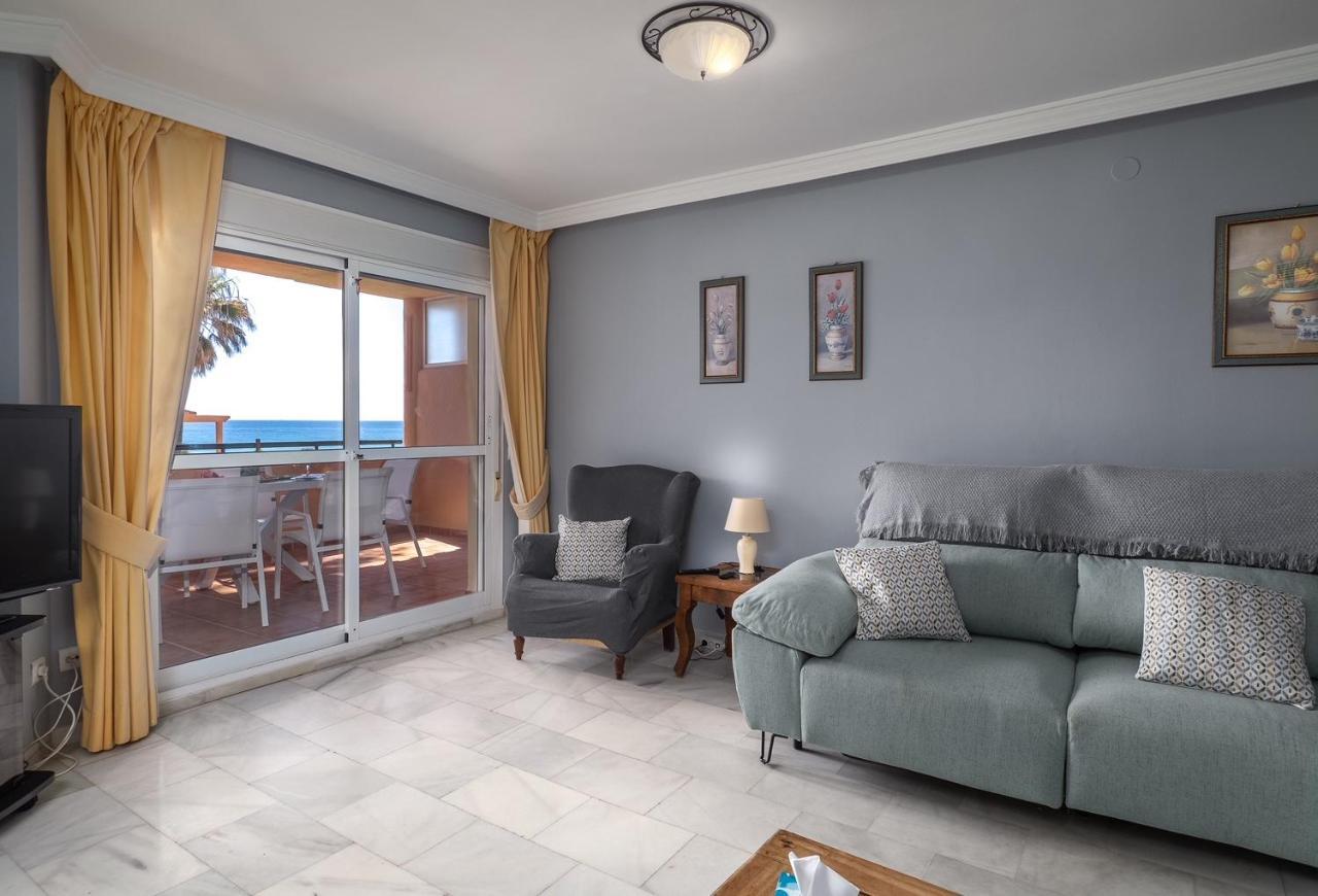 אסטפונה Fantastic Beachfront Apartment מראה חיצוני תמונה