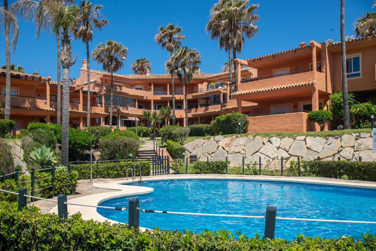 אסטפונה Fantastic Beachfront Apartment מראה חיצוני תמונה